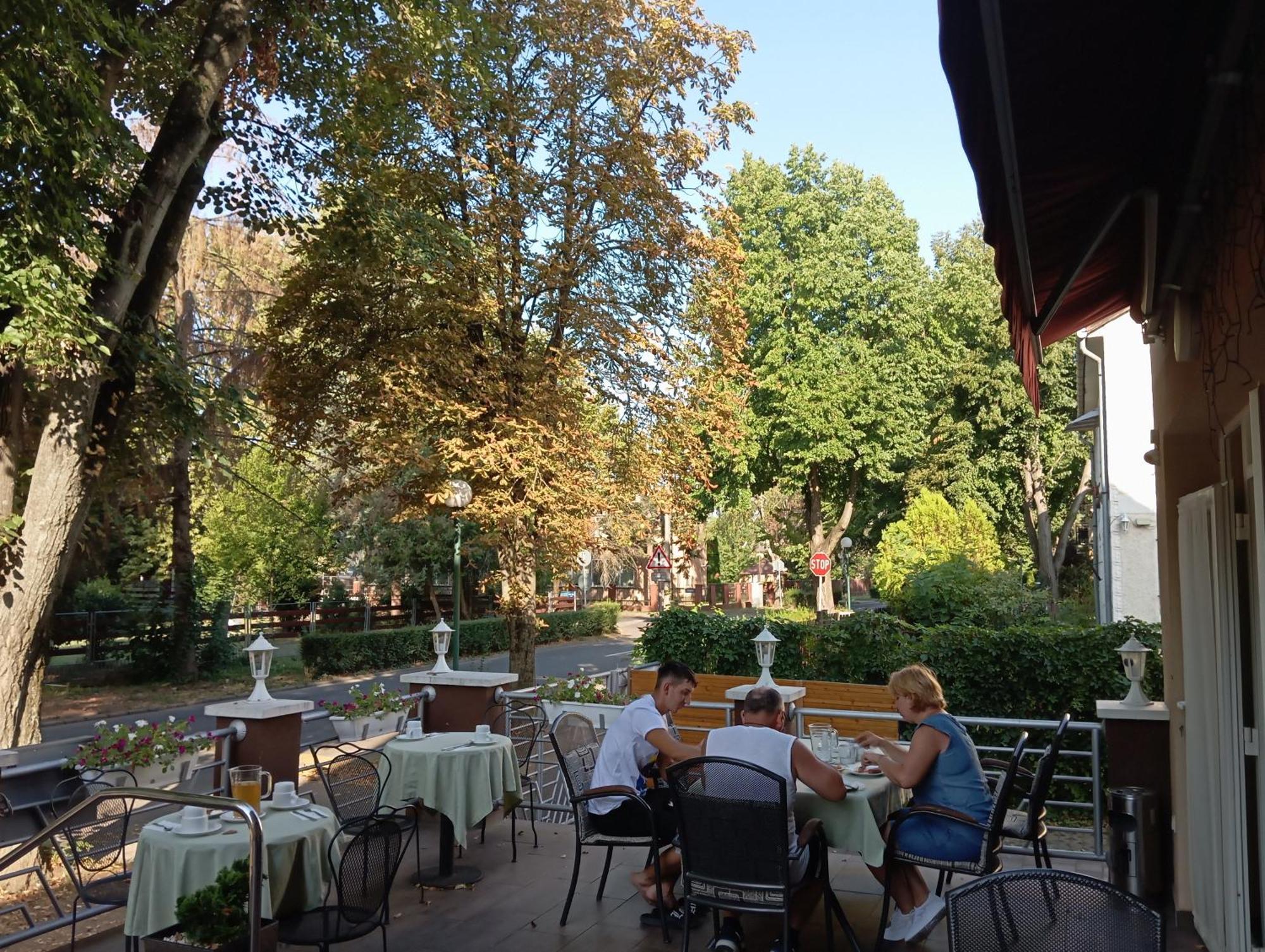 Hotel Pavai Hajdúszoboszló Екстериор снимка